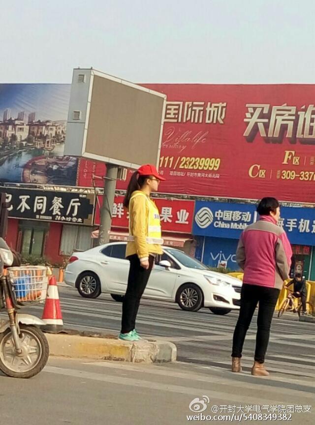 开云志愿者从事交通协警志愿活动